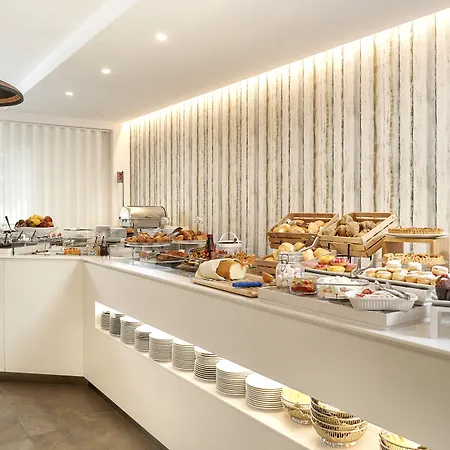 Отель Junior Family